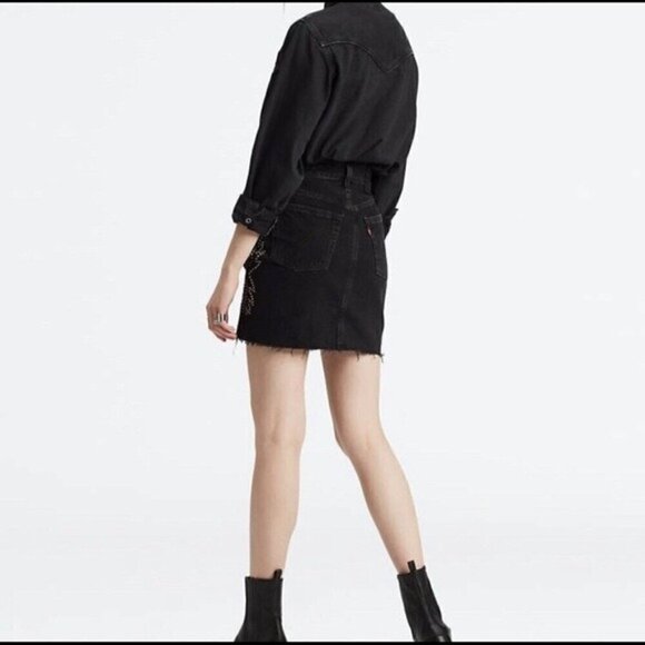 NWT Levi's Skirt High Waisted Black Denim Studded Size 31 - Picture 3 of 7